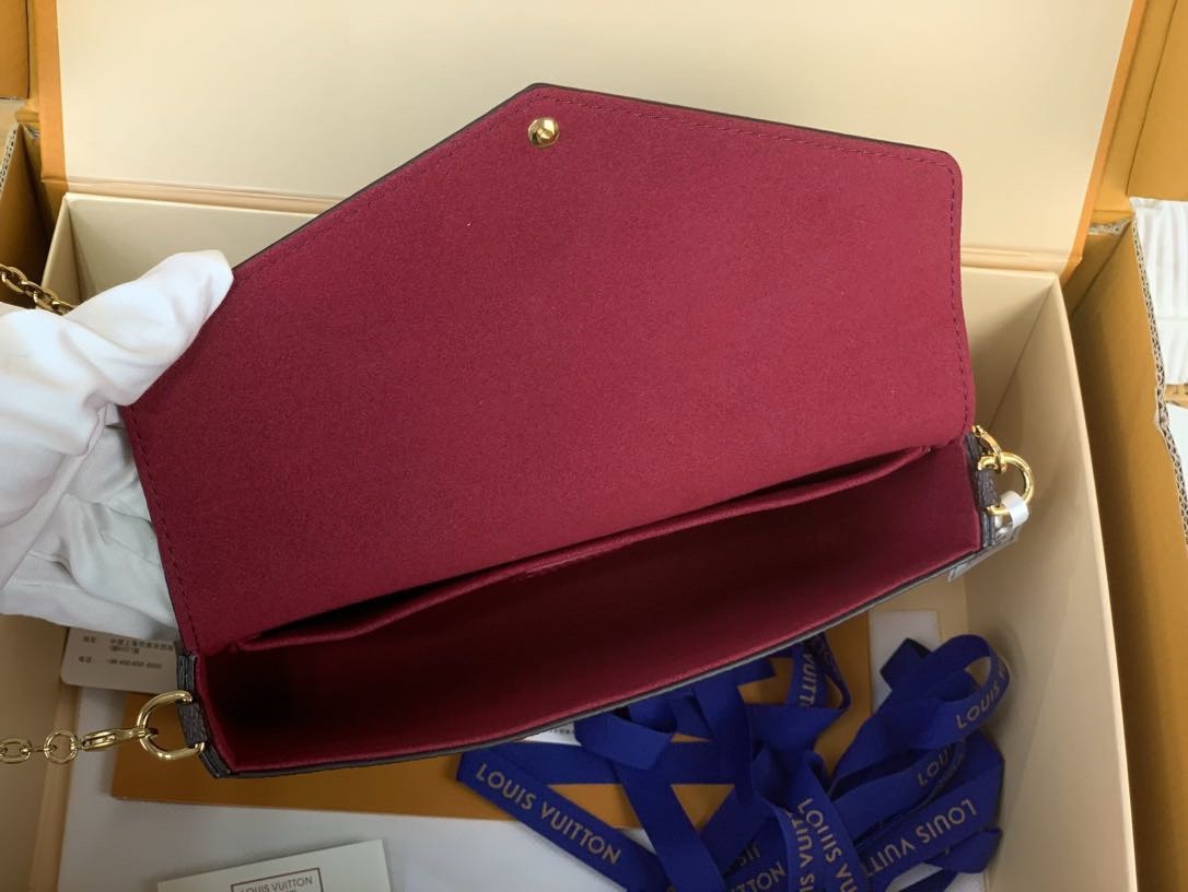 Pochette Chain Bag